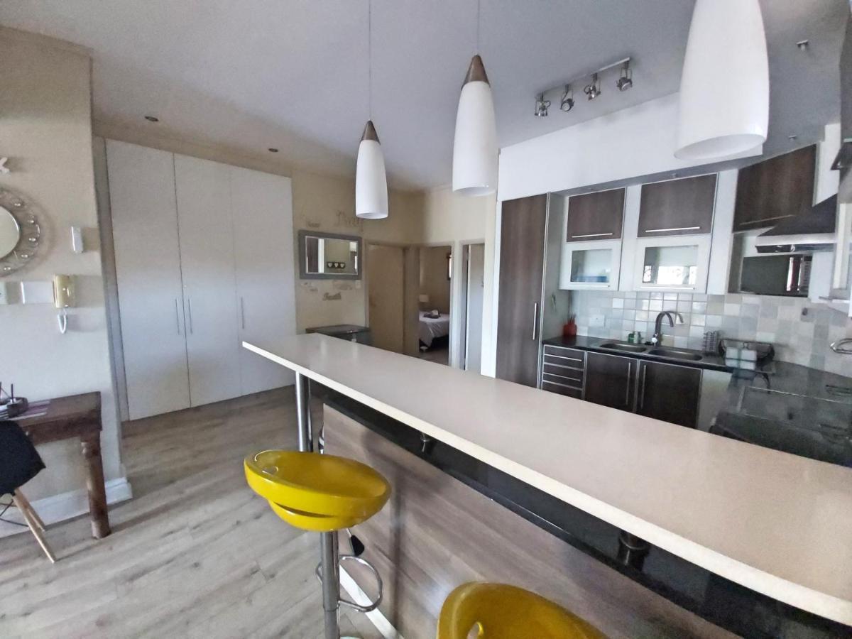 Whale Rock, Modern Beachfront Apartment Margate Exterior foto